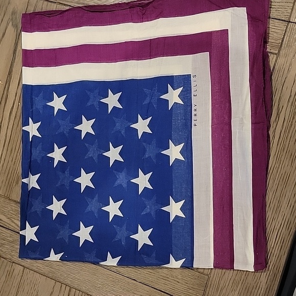 Square scarf - Picture 3 of 3